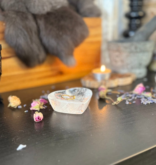Clear Quartz Heart Bowl / 1