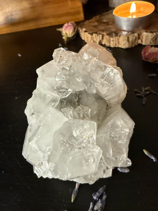 Apophyllite / Medium
